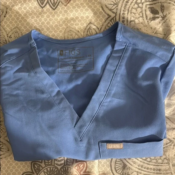 FIGS One-Pocket Scrub Top - Picture 4 of 4